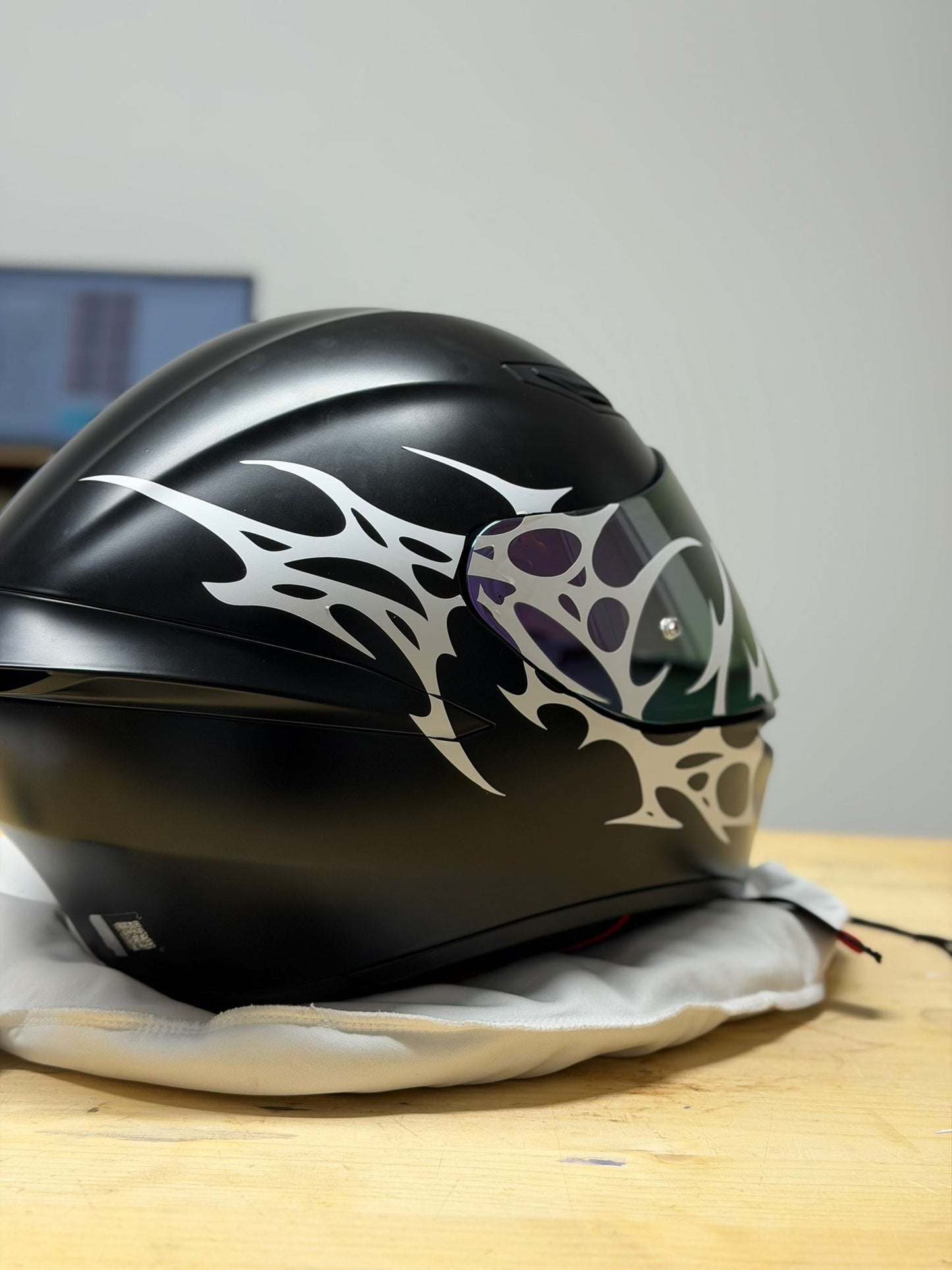 Adesivo casco integrale hardstyle fulmine